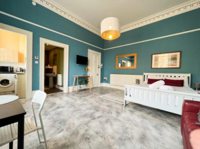 Glasgow West End Studio Apartment